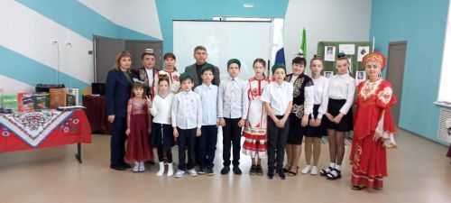 В школе №8 города Нурлат провели мероприятие к Международному дню родного языка
