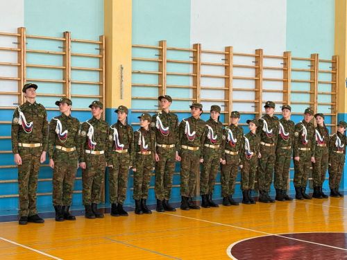 Муниципальный этап смотра строя и песни среди школьников прошел на базе Нурлатской гимназии