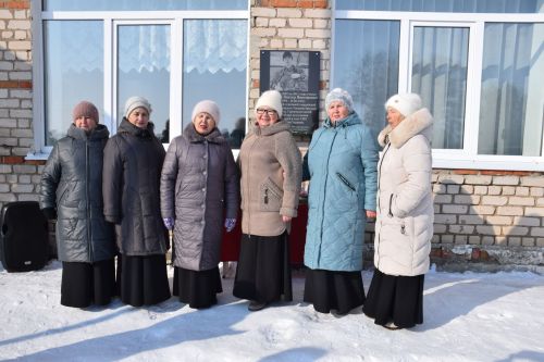 В Вишневой Поляне торжественно открыли мемориальную доску памяти Виктора Картамышева