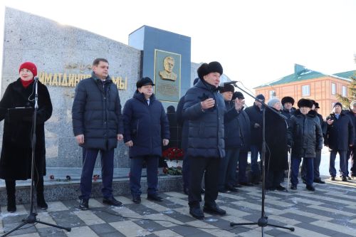 Нурлатцы почтили память легендарного руководителя Габбаса Гиматдинова