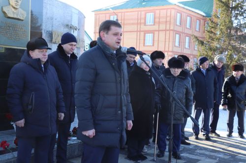 Нурлатцы почтили память легендарного руководителя Габбаса Гиматдинова