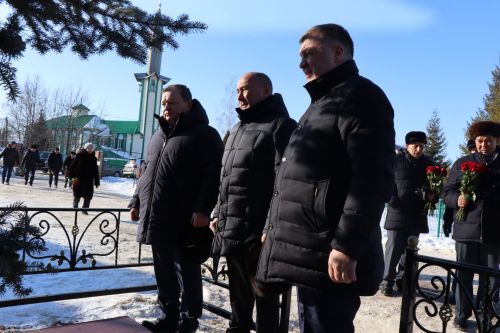 Нурлатцы почтили память легендарного руководителя Габбаса Гиматдинова