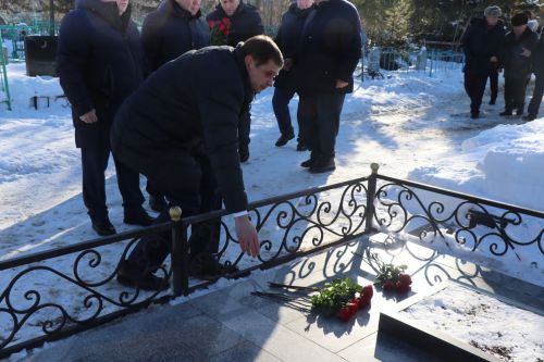 Нурлатцы почтили память легендарного руководителя Габбаса Гиматдинова