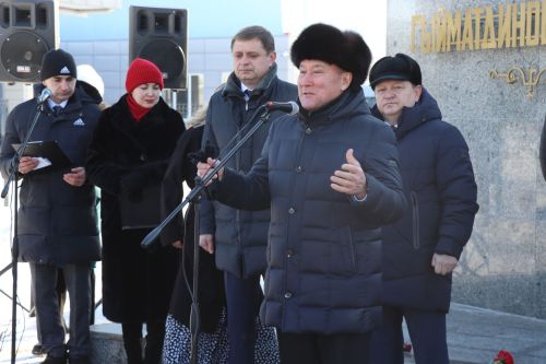 Нурлатцы почтили память легендарного руководителя Габбаса Гиматдинова