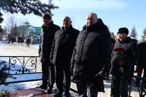 Нурлатцы почтили память легендарного руководителя Габбаса Гиматдинова