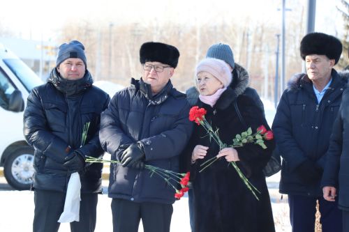 Нурлатцы почтили память легендарного руководителя Габбаса Гиматдинова