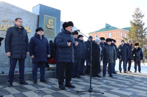 Нурлатцы почтили память легендарного руководителя Габбаса Гиматдинова