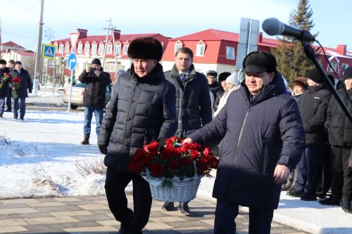 Нурлатцы почтили память легендарного руководителя Габбаса Гиматдинова
