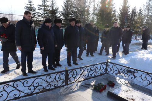 Нурлатцы почтили память легендарного руководителя Габбаса Гиматдинова