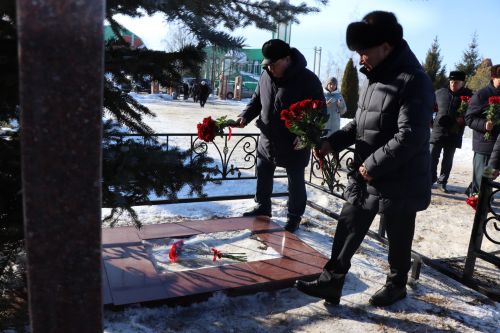 Нурлатцы почтили память легендарного руководителя Габбаса Гиматдинова