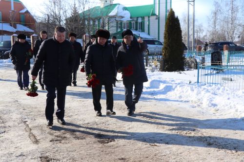 Нурлатцы почтили память легендарного руководителя Габбаса Гиматдинова