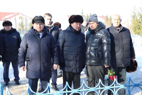 Нурлатцы почтили память легендарного руководителя Габбаса Гиматдинова