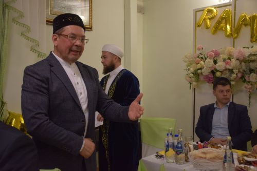 Глава района Дамир Ишкинеев провел традиционный ифтар в честь священного месяца Рамадан