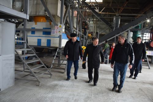 Глава Нурлатского района Дамир Ишкинеев посетил новый завод по производству подсолнечного масла