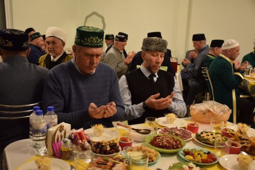 Глава района Дамир Ишкинеев провел традиционный ифтар в честь священного месяца Рамадан