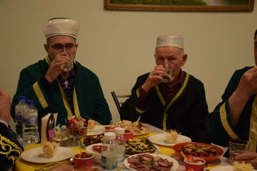 Глава района Дамир Ишкинеев провел традиционный ифтар в честь священного месяца Рамадан