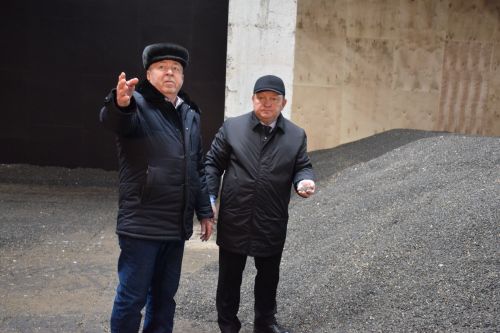 Глава Нурлатского района Дамир Ишкинеев посетил новый завод по производству подсолнечного масла