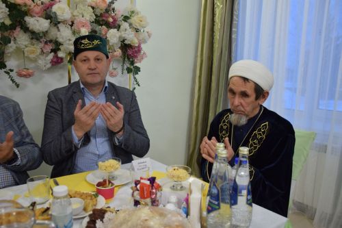 Глава района Дамир Ишкинеев провел традиционный ифтар в честь священного месяца Рамадан