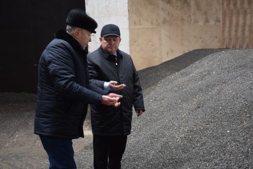 Глава Нурлатского района Дамир Ишкинеев посетил новый завод по производству подсолнечного масла
