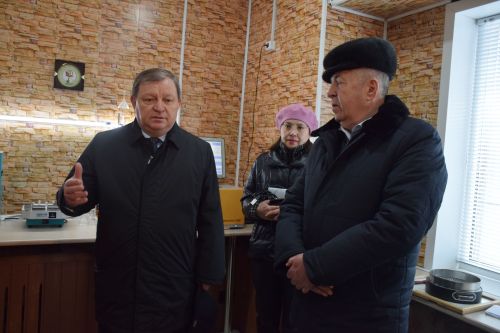 Глава Нурлатского района Дамир Ишкинеев посетил новый завод по производству подсолнечного масла