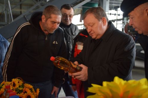 Глава Нурлатского района Дамир Ишкинеев посетил новый завод по производству подсолнечного масла