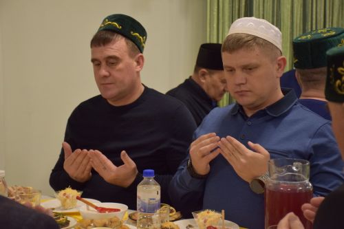 Глава района Дамир Ишкинеев провел традиционный ифтар в честь священного месяца Рамадан