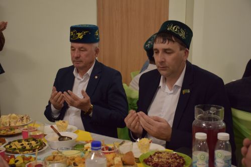 Глава района Дамир Ишкинеев провел традиционный ифтар в честь священного месяца Рамадан