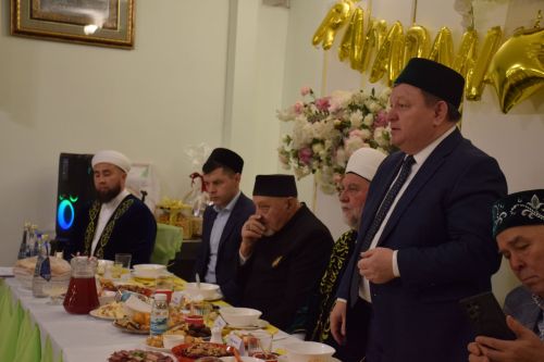Глава района Дамир Ишкинеев провел традиционный ифтар в честь священного месяца Рамадан