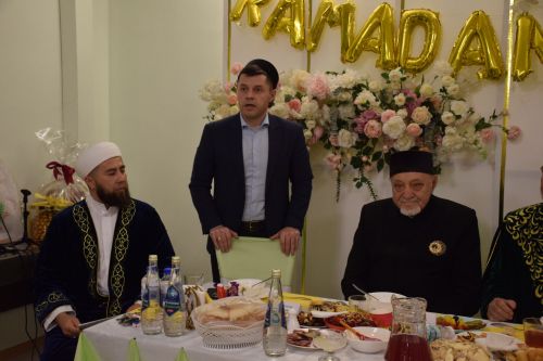 Глава района Дамир Ишкинеев провел традиционный ифтар в честь священного месяца Рамадан