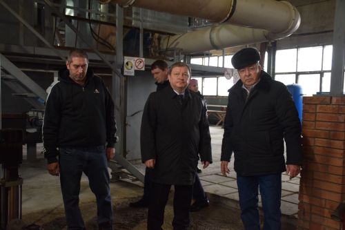Глава Нурлатского района Дамир Ишкинеев посетил новый завод по производству подсолнечного масла
