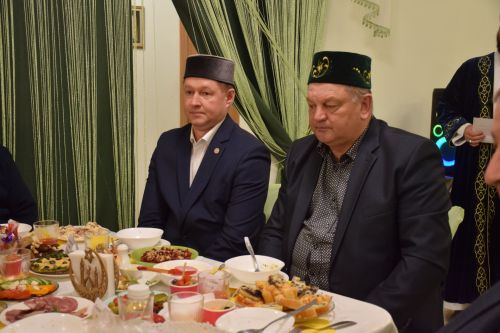 Глава района Дамир Ишкинеев провел традиционный ифтар в честь священного месяца Рамадан