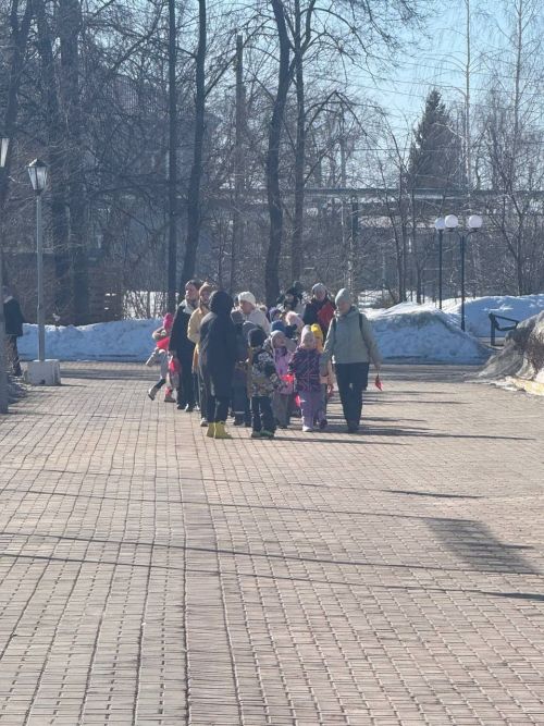 Спектакль по ПДД «Тайны межпланетных ПДД» в Нурлате: дети учатся безопасности на дорогах