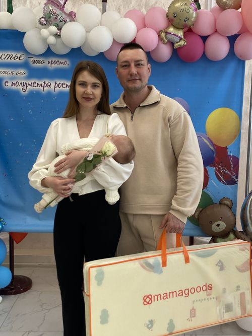 В Нурлатском ЗАГСе поздравили семьи с первенцами и многодетных родителей