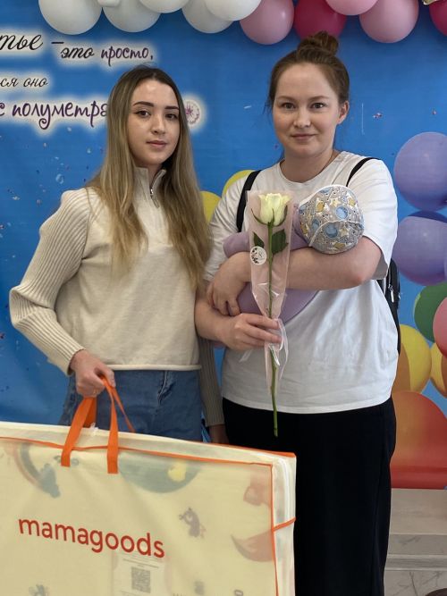 В Нурлатском ЗАГСе поздравили семьи с первенцами и многодетных родителей