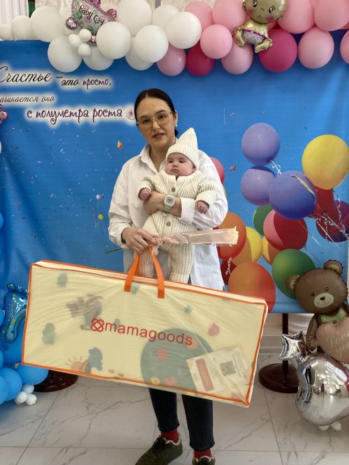 В Нурлатском ЗАГСе поздравили семьи с первенцами и многодетных родителей