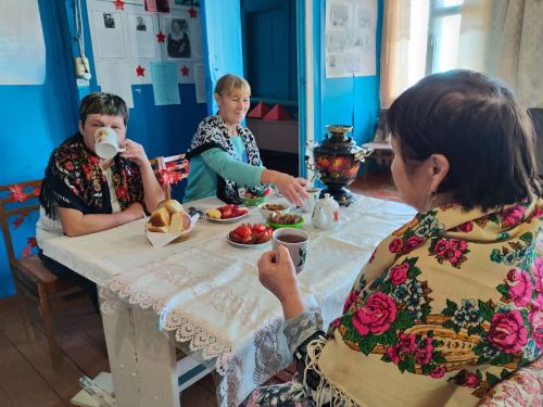 В гостях у самовара: путешествие в историю русского чаепития и традиции семейного уюта