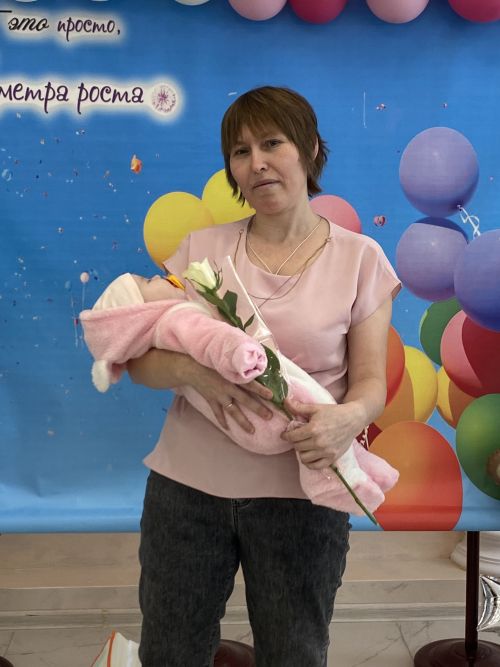 В Нурлатском ЗАГСе поздравили семьи с первенцами и многодетных родителей