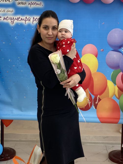 В Нурлатском ЗАГСе поздравили семьи с первенцами и многодетных родителей