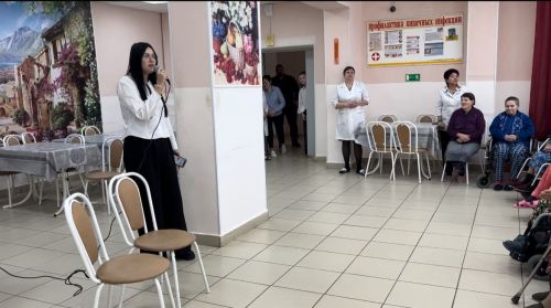 Ученики школы №1 поздравили жительниц и сотрудниц Нурлатского дома-интерната с 8 Марта