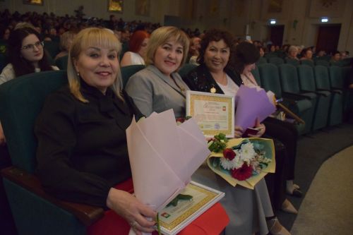 В Нурлате состоялся праздничный концерт в честь Международного женского дня