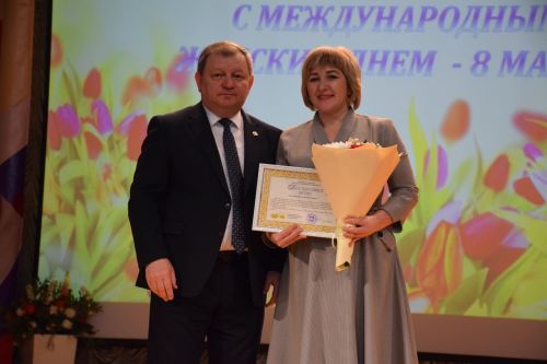 В Нурлате состоялся праздничный концерт в честь Международного женского дня