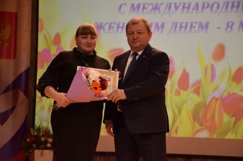 В Нурлате состоялся праздничный концерт в честь Международного женского дня
