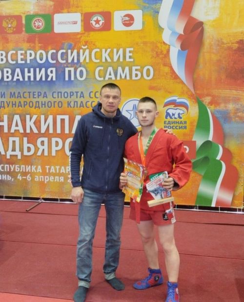 Бронзу на Всероссийских соревнованиях по самбо завоевал спортсмен из Нурлата