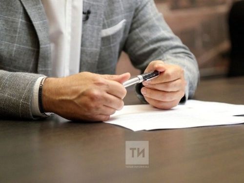 Минниханов повысил зарплаты чиновникам Татарстана с 1 мая