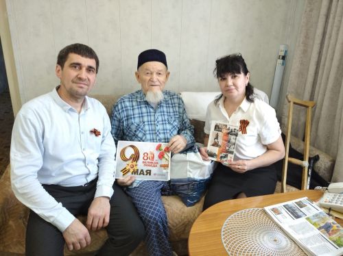 Сотрудники Социального фонда поздравили нурлатских ветеранов с 80-летием Победы