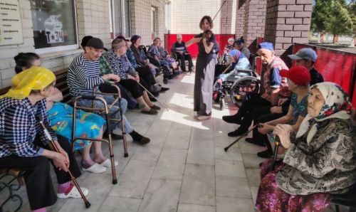 «А музыка звучит»: волшебный вечер в Нурлатском доме престарелых