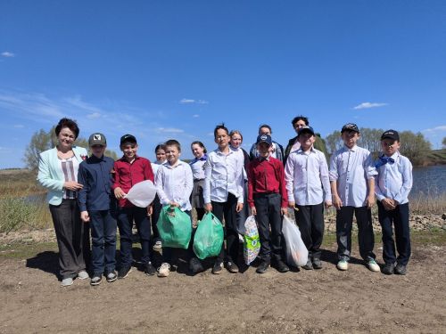Акция «Чистая планета»: школьники Старых Челнов убрали берег водоема