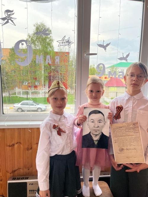 Школьники украсили окна ко Дню Победы в патриотической акции