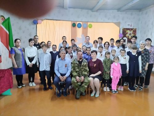 Урок мужества: в Кульбаево-Марасе прошла встреча с участником СВО