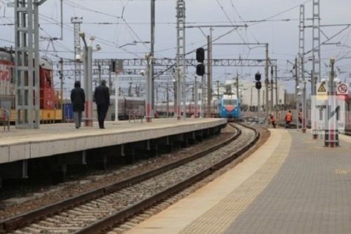 Подросток попала под электричку в Казани: девочку экстренно госпитализировали